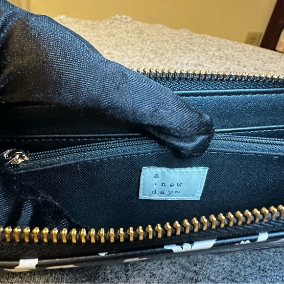 New “a new day” PURRfect convertible wallet -Cheetah print -crossbody loops NWOT - Picture 5 of 12
